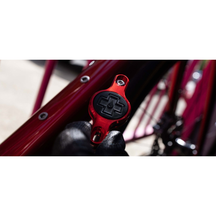 Suport Apple AirTag pentru cadru Muc-Off Secure Tag Holder V2 Gold