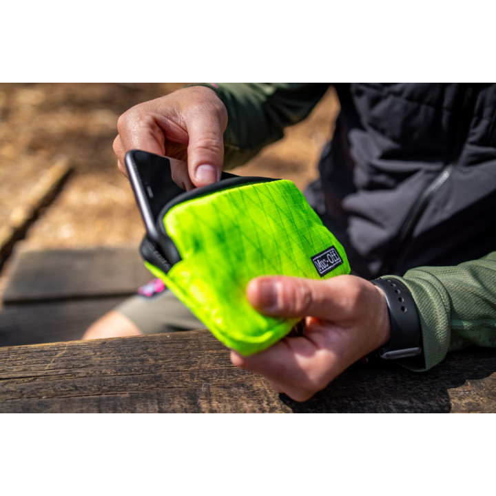 Borseta Muc-Off Essentials Impermeabila Hi-Vis