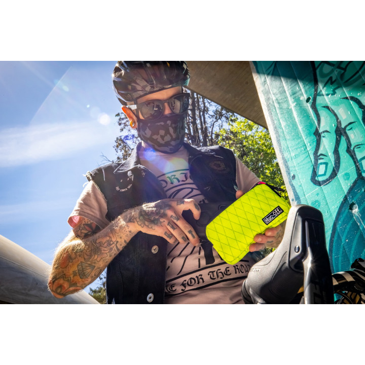 Borseta Muc-Off Essentials Impermeabila Hi-Vis