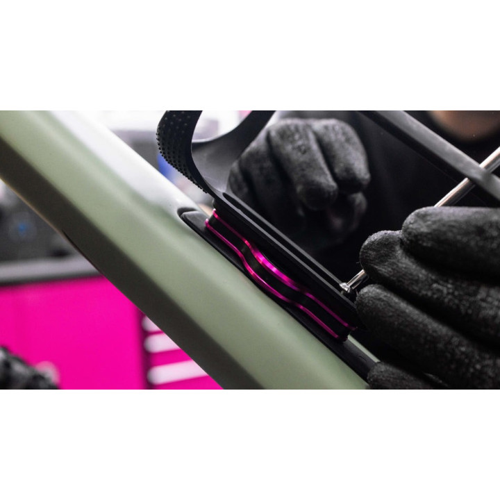 Suport Apple AirTag pentru cadru Muc-Off Secure Tag Holder V2 Roz