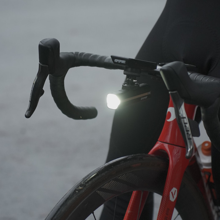 Lumina Fata iGPSPORT Smart Front Light VS1200 cu prindere M80